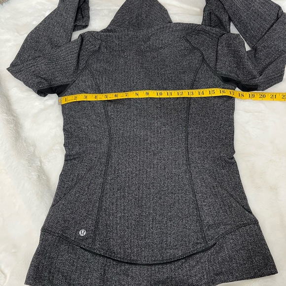 lululemon Think Fast Pullover Sz 8 - Picture 9 of 10